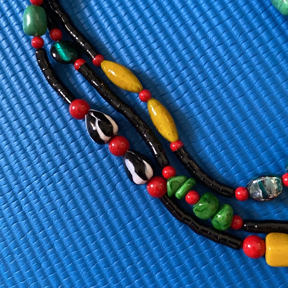 Colorful and black Beaded triple Necklace - Picture 8 of 17